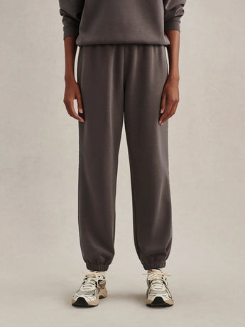 Front detail of the Varley Eli Jogger 27 inch in Anchor, showing the elasticated waistband, relaxed legs and gathered ankle cuffs.