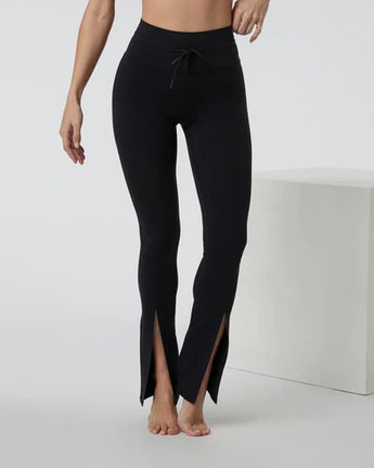 Vuori Daily Split Flare - Black